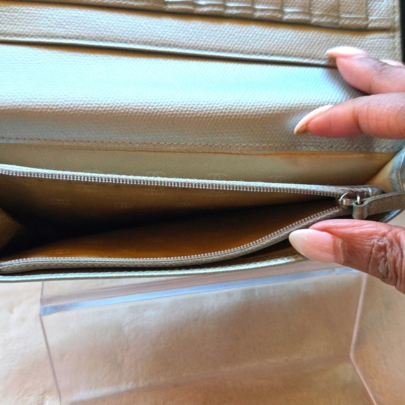CHANEL Metallic Silver Wallet - Picture 4 of 7